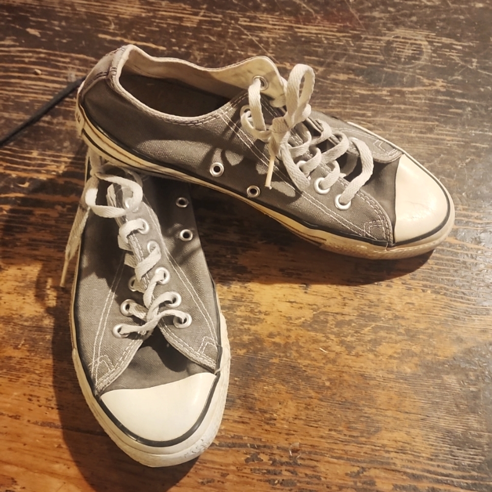 Vintage Converse made in the USA  (before 2001)size 7.5 women 5.5 mens